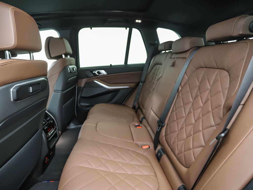 2025 BMW X5 M60i 21
