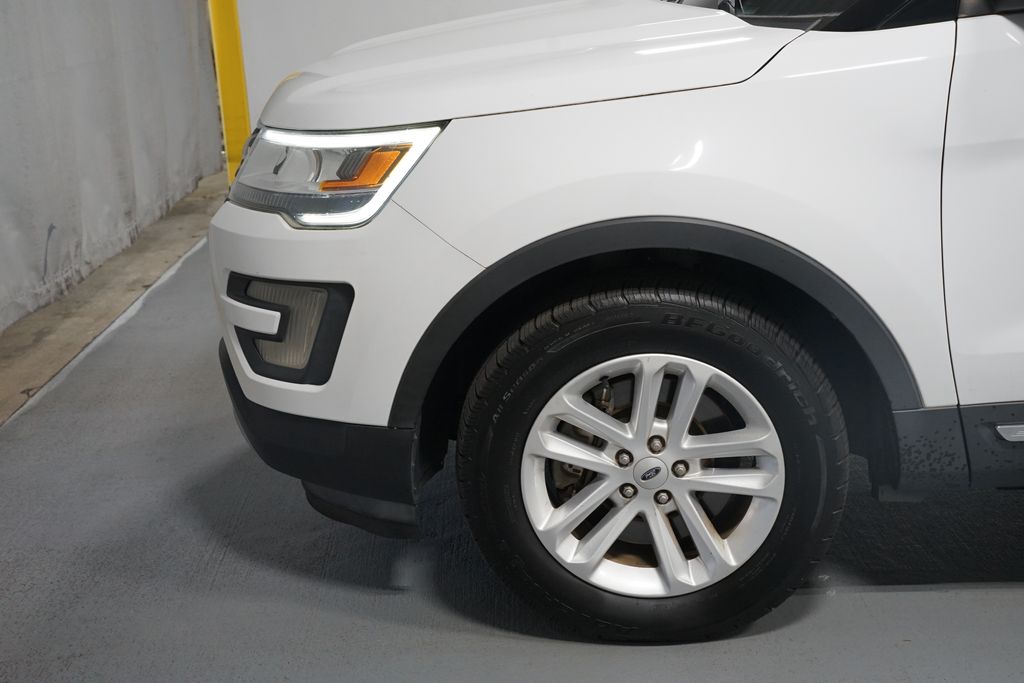 Thumbnail: 2017 Ford Explorer - 5