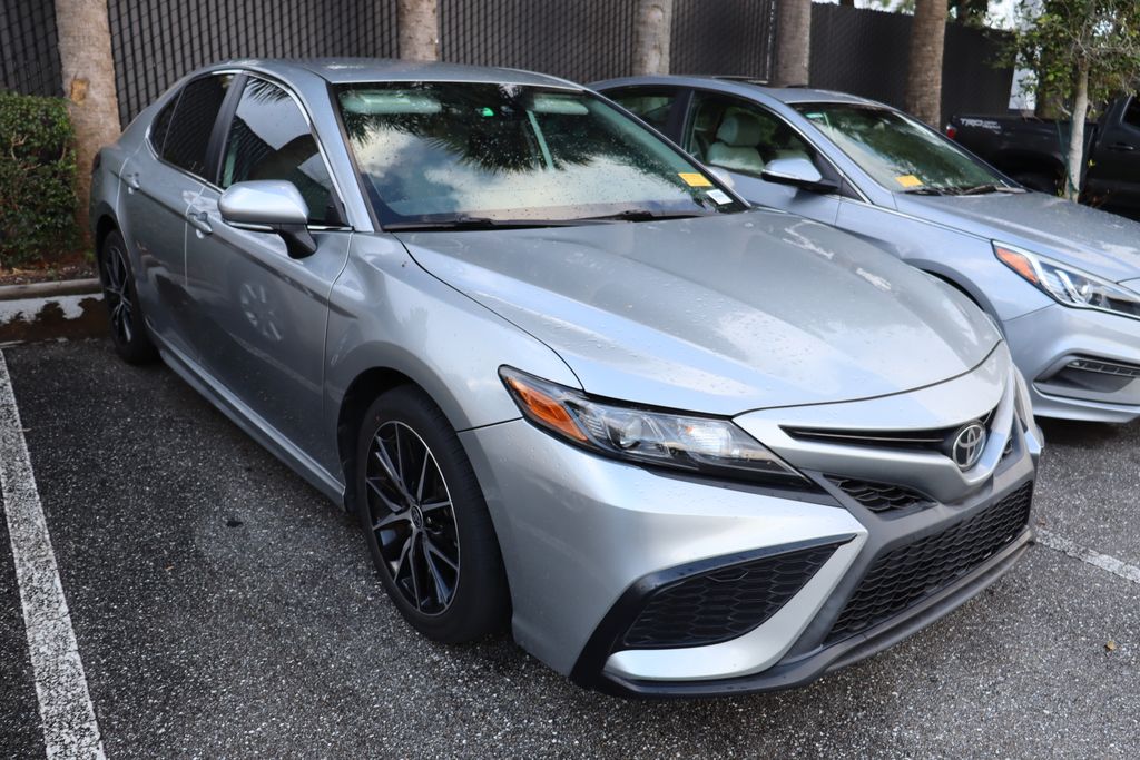 2022 Toyota Camry SE 6