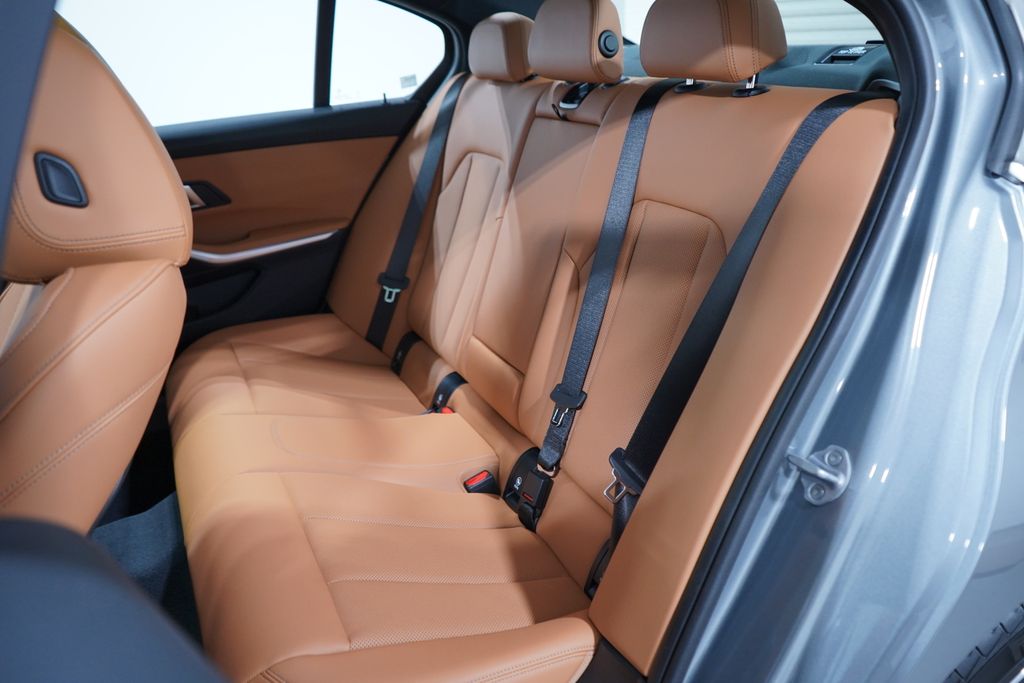Thumbnail: 2026 BMW 3 Series - 8