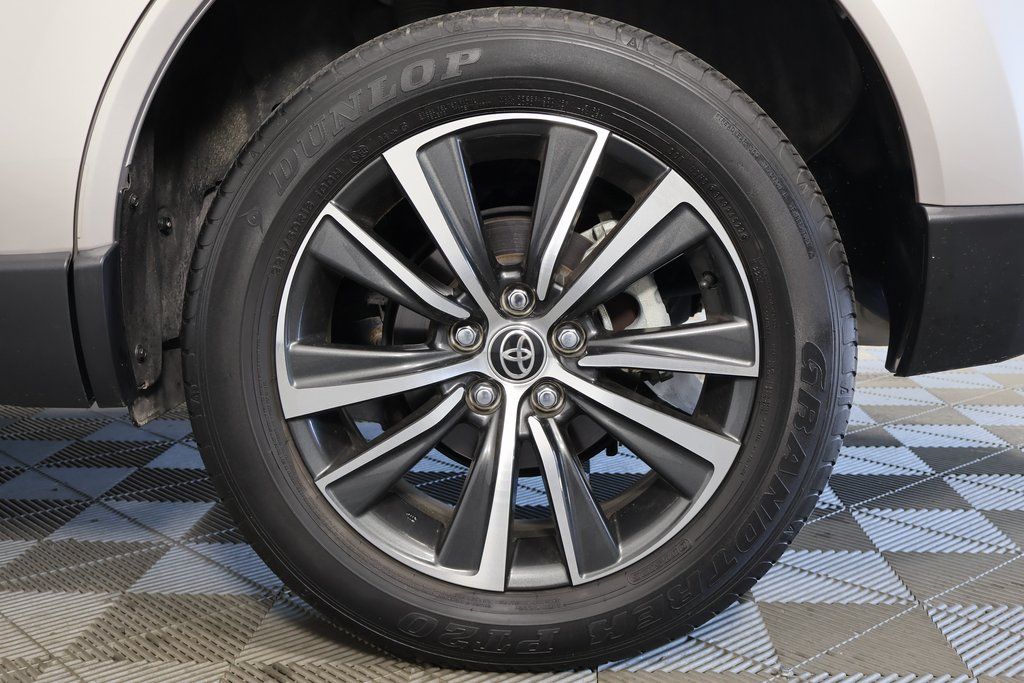 Thumbnail: 2023 Toyota Venza - 16