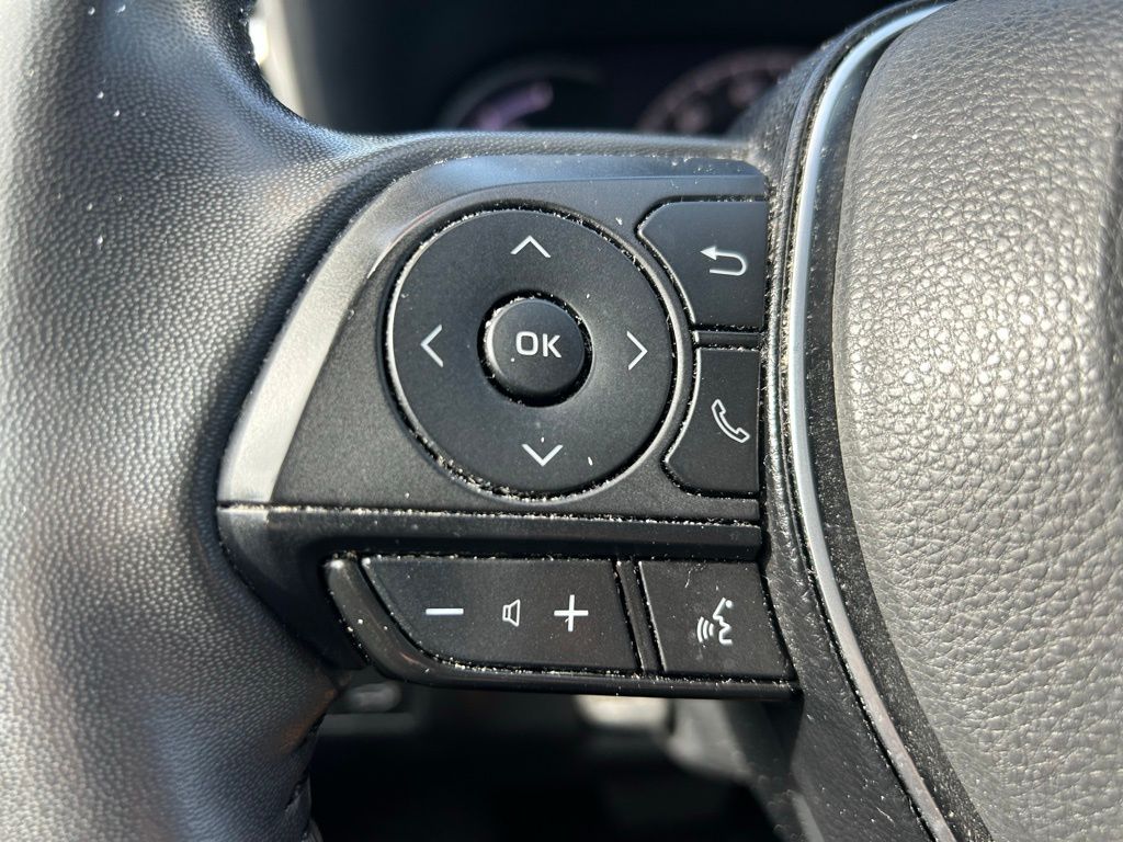 Thumbnail: 2022 Toyota RAV4 - 20