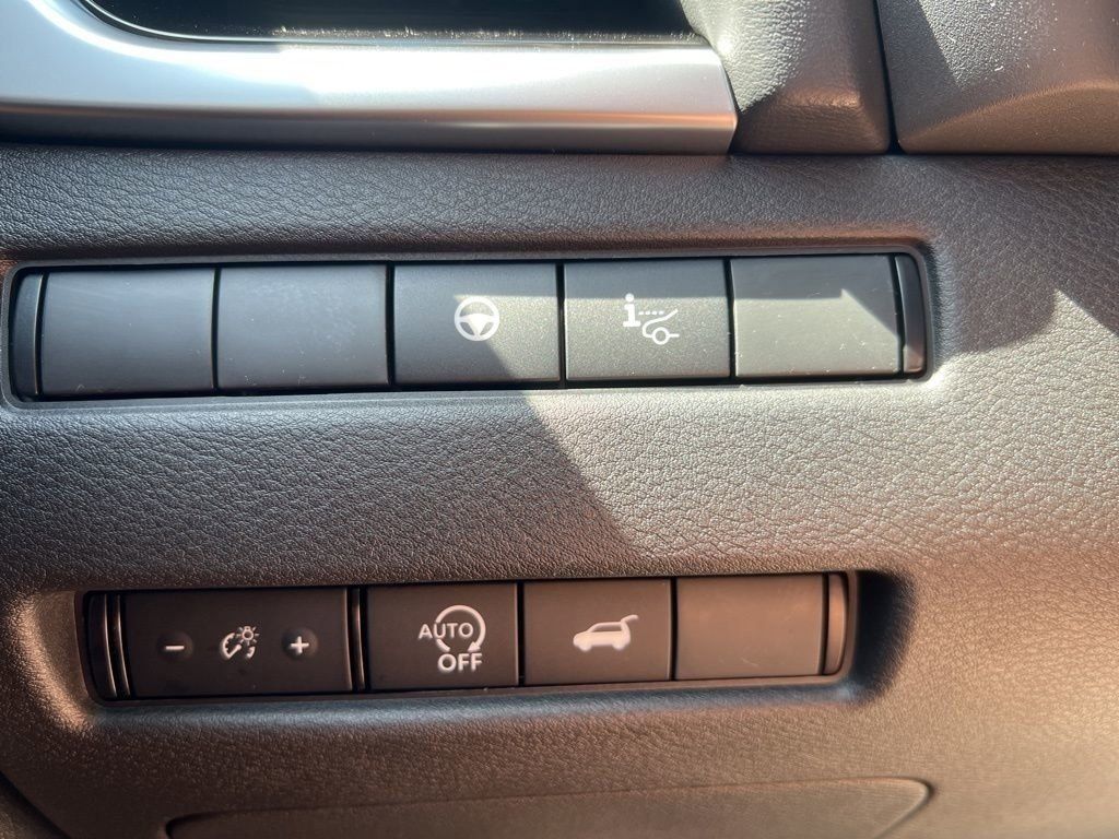 2025 Everest White Pearl Nissan Rogue SL FWD SUV