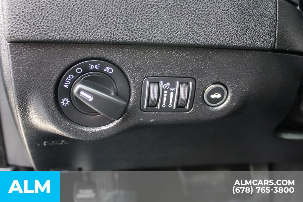 Used 2023 Black Dodge SXT image 30