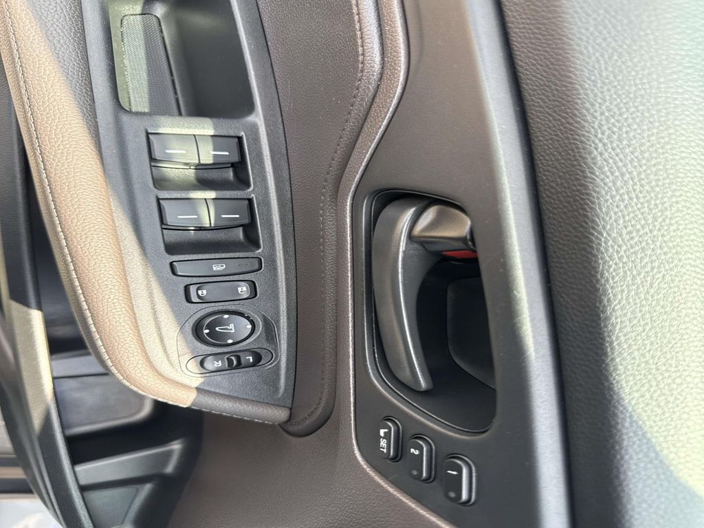 Used 2020  Honda EX-L image 17