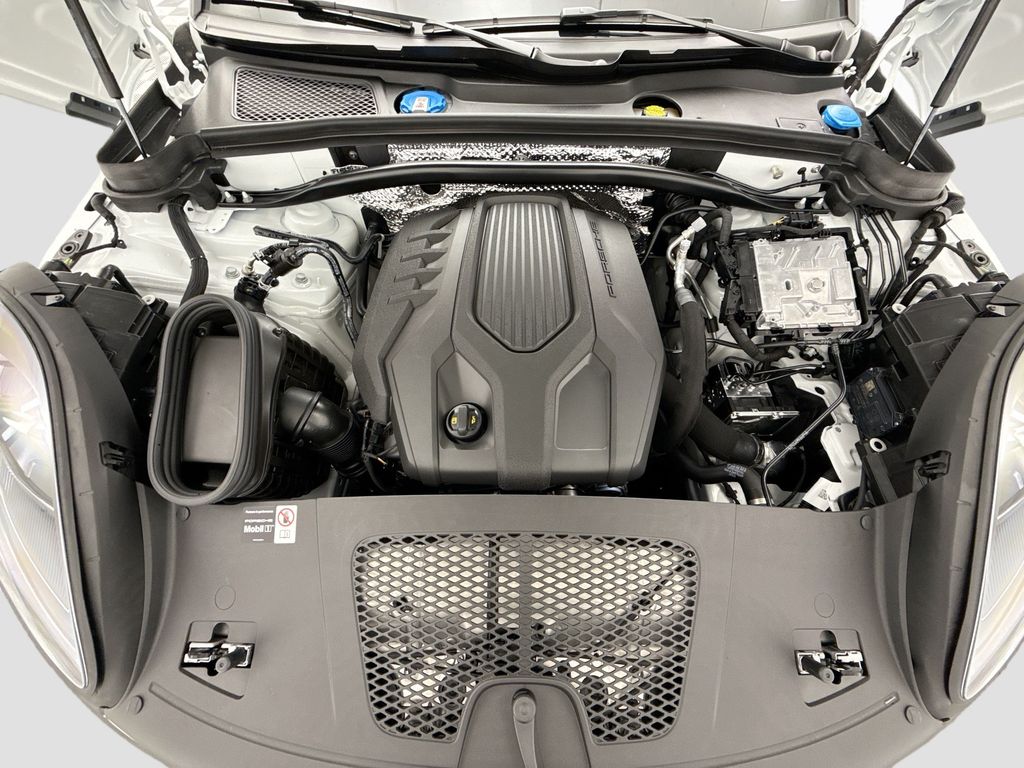 Thumbnail: 2026 Porsche Macan - 30