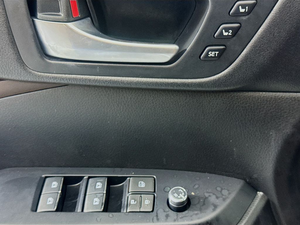 Used Car 2018 Toyota Highlander Hybrid  Limited For Sale Under $25,000 In Austin, Texas