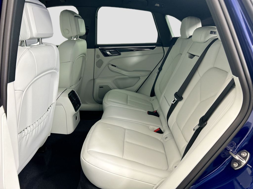 Thumbnail: 2026 Porsche Macan - 19