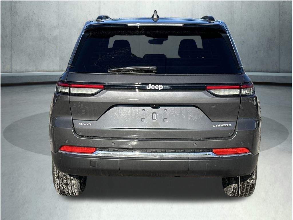 2025 Jeep Grand Cherokee Laredo photo 6