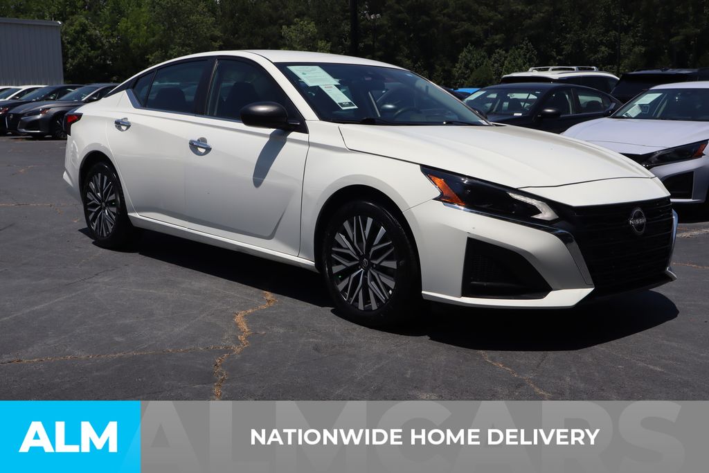 Used 2025 White Nissan 2.5 SV image 5