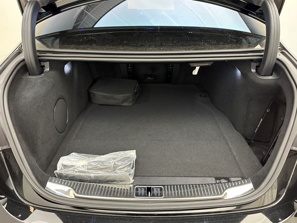 Thumbnail: 2025 Mercedes-Benz S-Class - 9