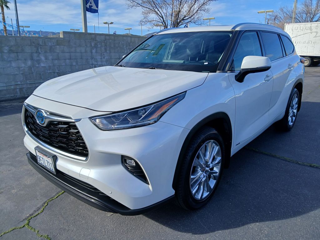 White (Wind Chill Pearl) 2023 Toyota Highlander Hybrid Limited AWD SUV / Crossover All-Wheel Drive Continuously Variable Transmission