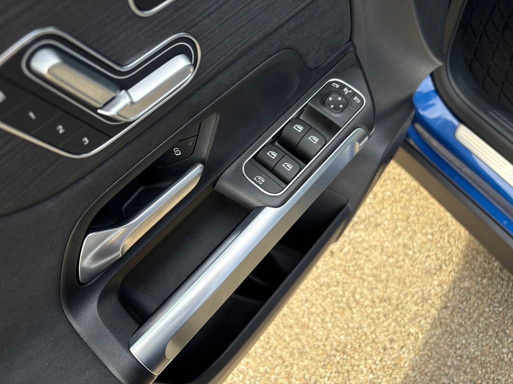 2025 Mercedes-Benz GLB GLB 250 - 10