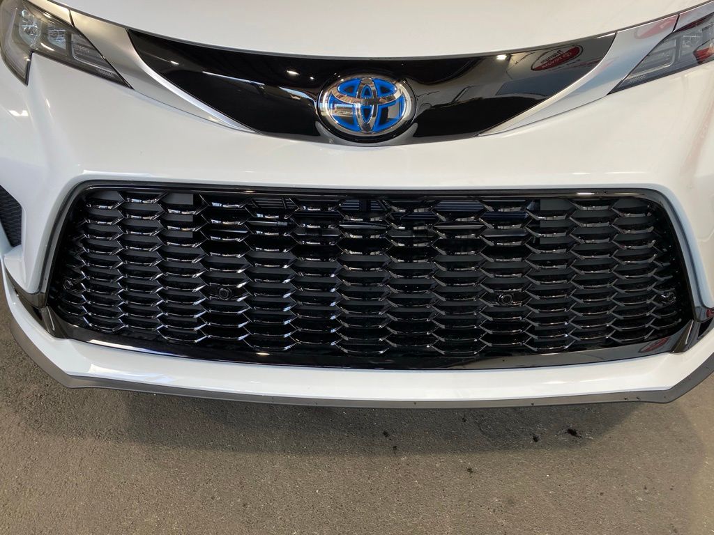Thumbnail: 2026 Toyota Sienna - 17