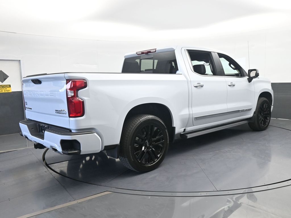 Used 2026 Summit White Chevrolet High Country image 5