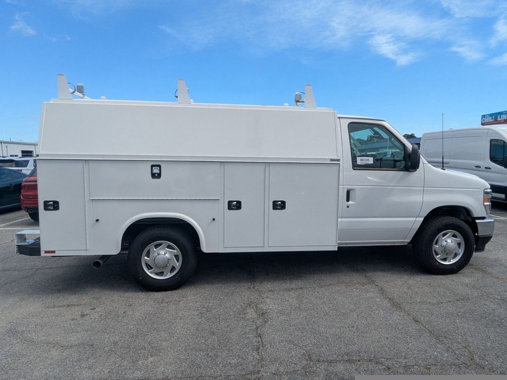 2026 Ford E-350 Cutaway 
