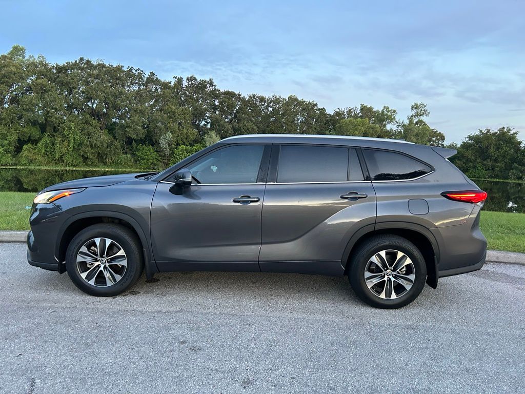 Thumbnail: 2022 Toyota Highlander - 2