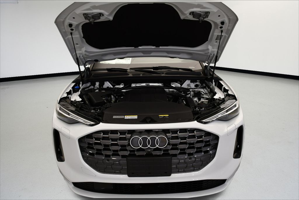 Thumbnail: 2025 Audi Q5 - 12