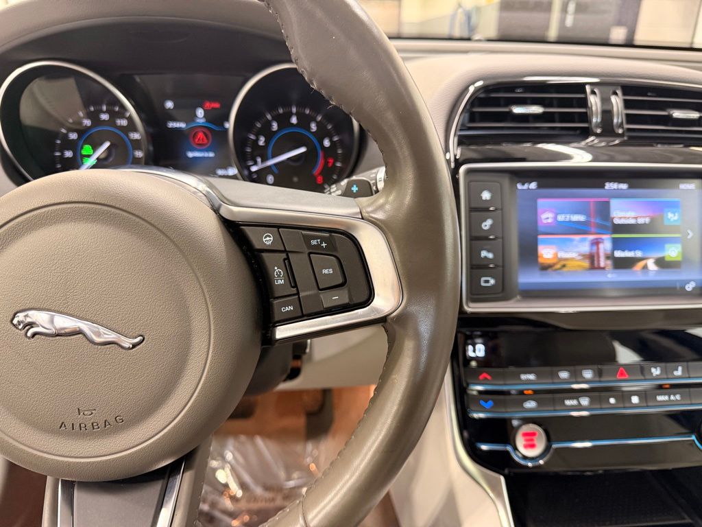 Thumbnail: 2018 Jaguar XE - 16
