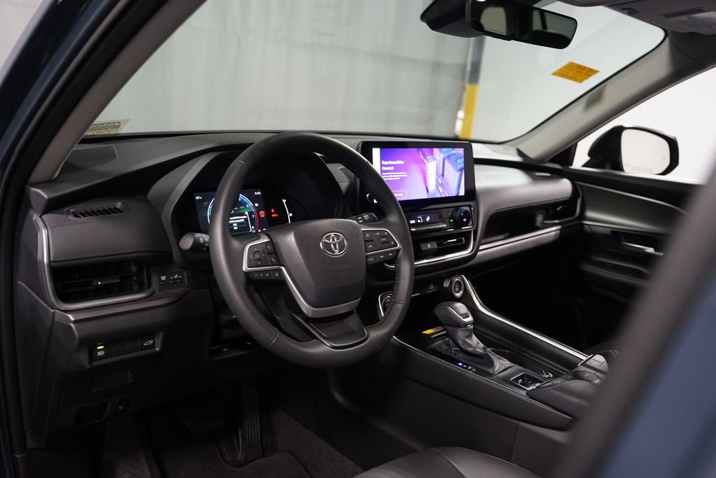 Thumbnail: 2025 Toyota Grand Highlander - 11