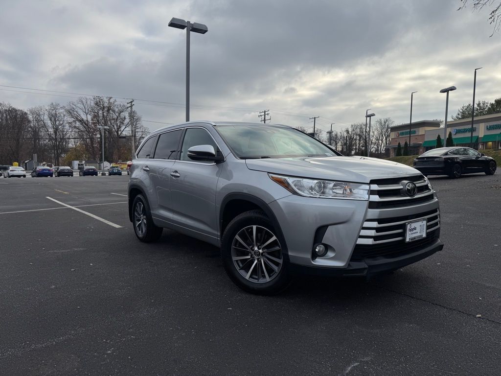2018 Toyota Highlander SE XLE photo 2