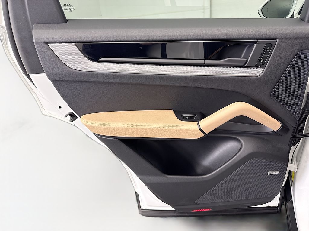 Thumbnail: 2025 Porsche Cayenne - 27