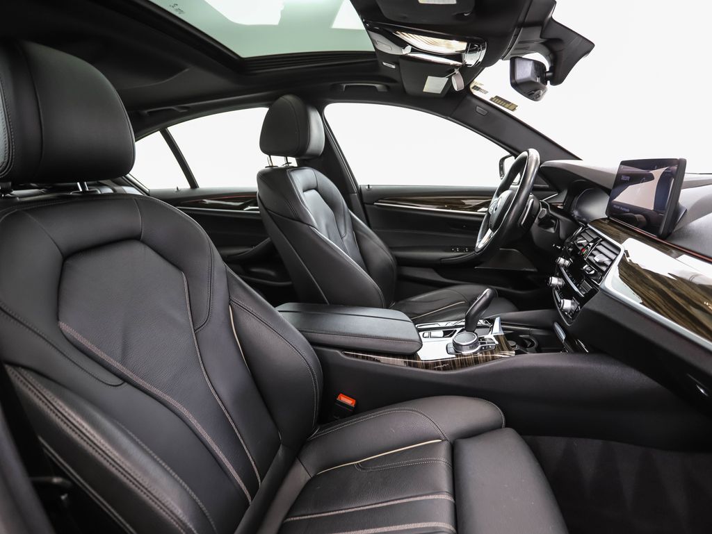 Thumbnail: 2021 BMW 5 Series - 31