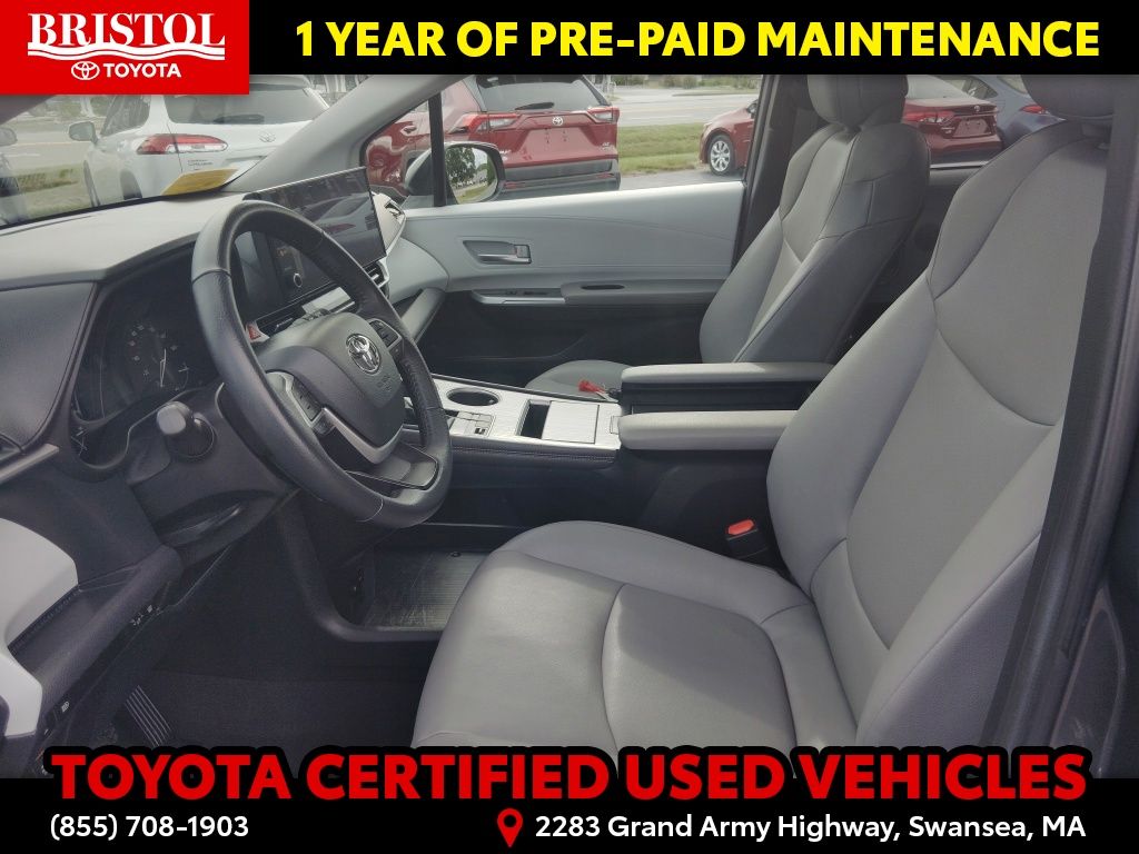 Used 2025 Toyota Sienna Van