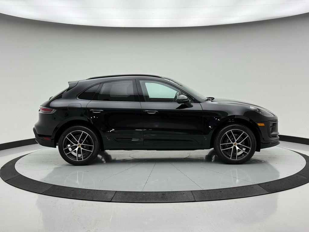 Thumbnail: 2025 Porsche Macan - 10
