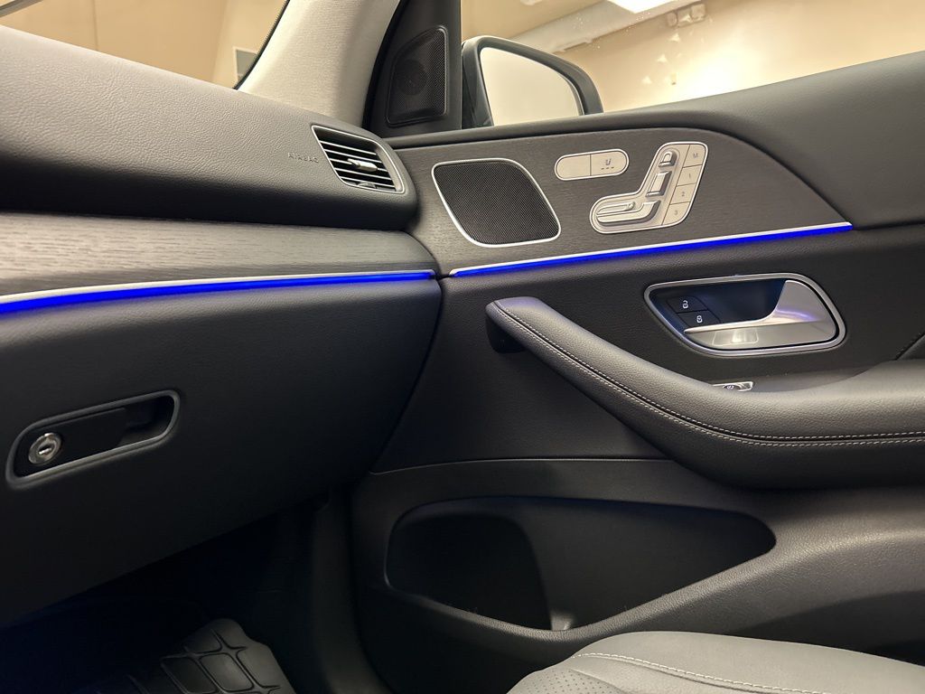 Thumbnail: 2025 Mercedes-Benz GLE - 21