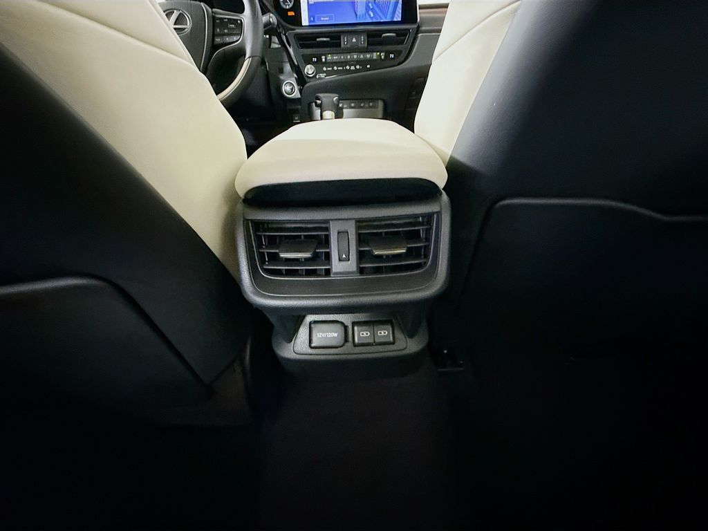 2025 Lexus ES  18