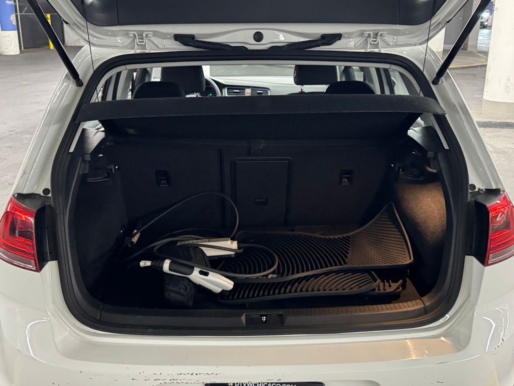 2016 Volkswagen e-Golf SE 31