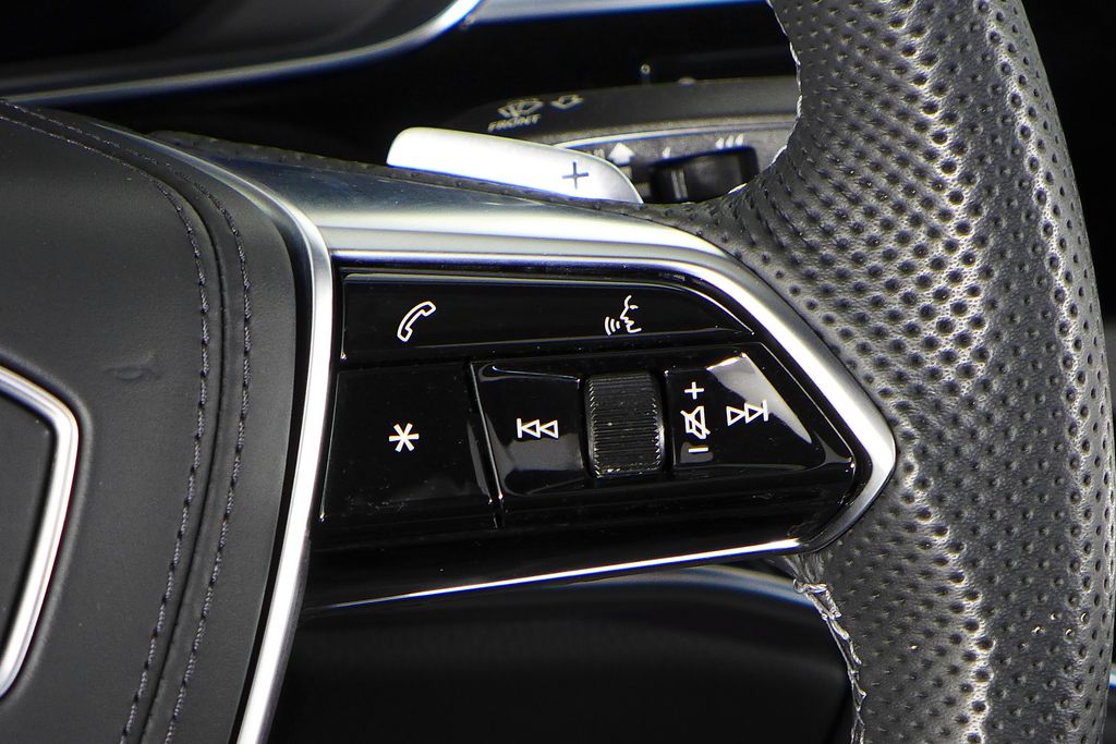 Thumbnail: 2022 Audi S8 - 28