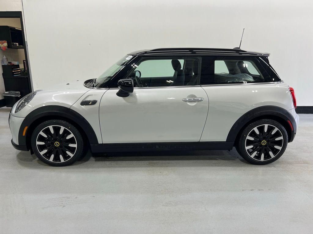 2022 MINI Cooper SE 2