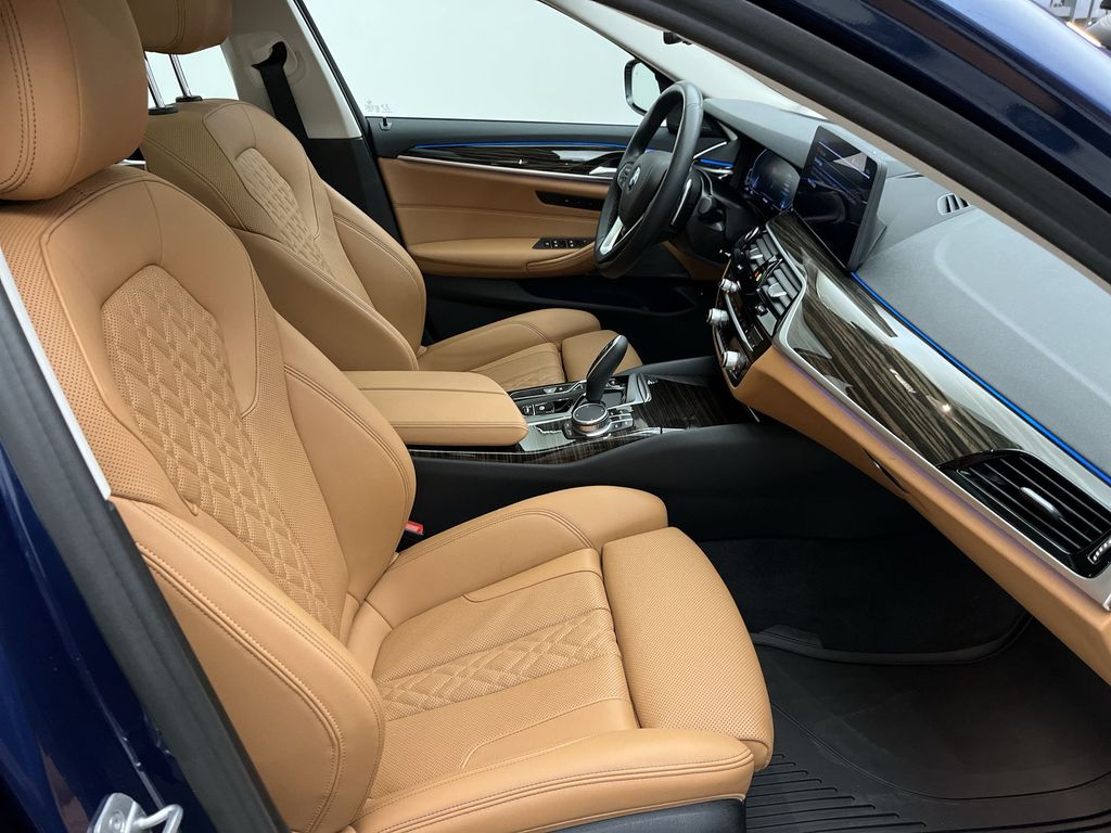 Thumbnail: 2022 BMW 5 Series - 26