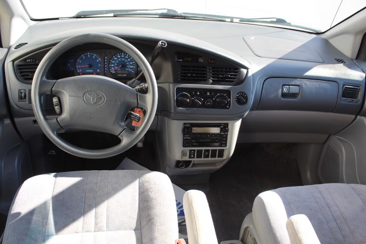 Used Car 2002 Toyota Sienna  For Sale Under $10,000 In Georgetown, Texas