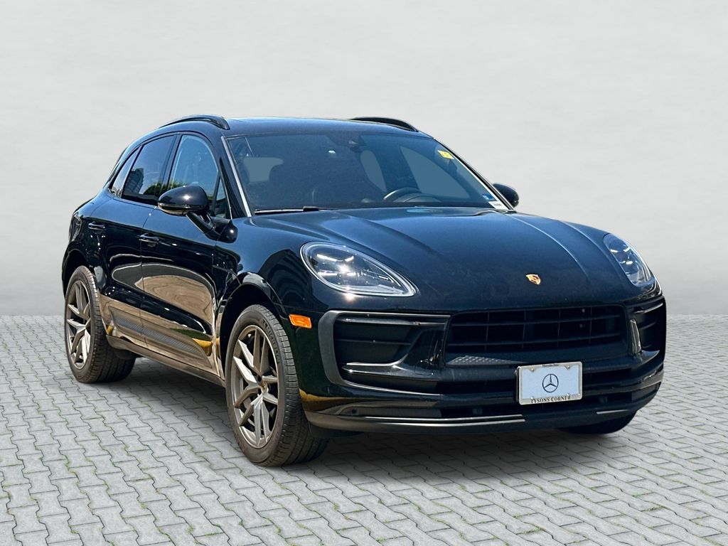 Thumbnail: 2022 Porsche Macan - 3