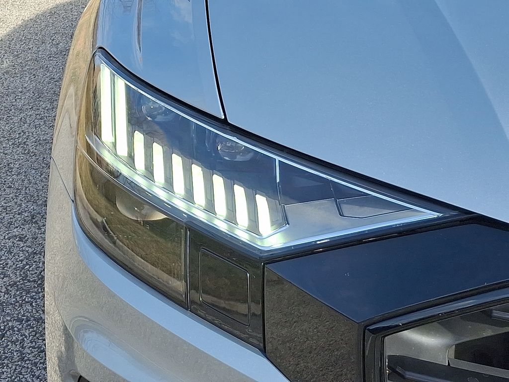 Thumbnail: 2023 Audi Q8 - 9