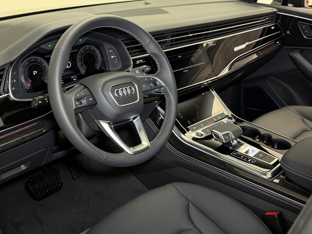 2025 Audi Q7  25