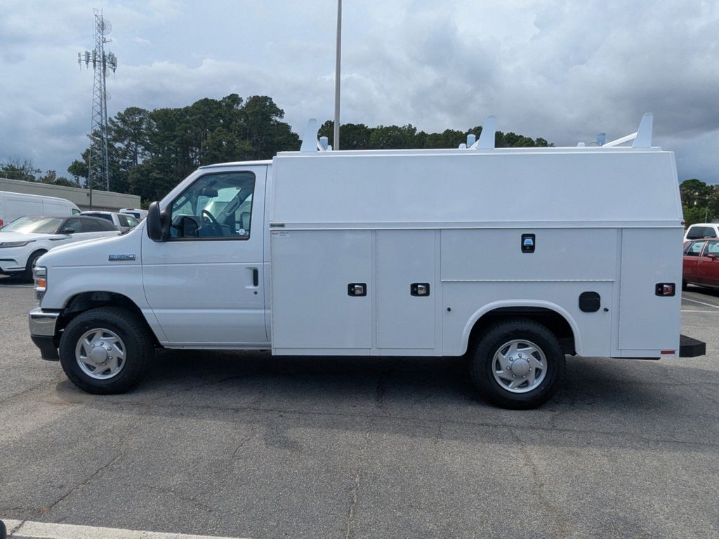 2026 Ford E-350 Cutaway 