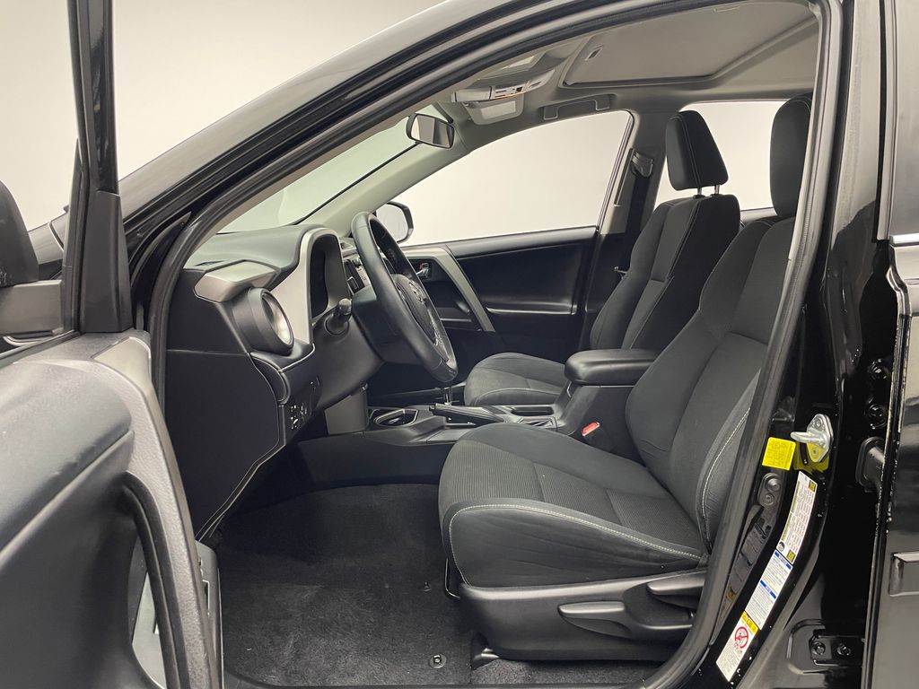 Thumbnail: 2018 Toyota RAV4 - 12