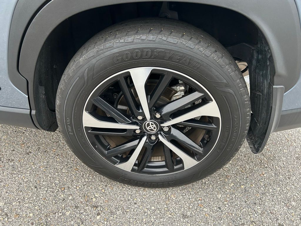 Thumbnail: 2024 Toyota Corolla Cross - 9