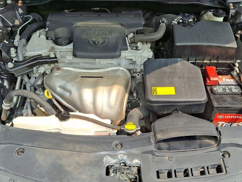 2015 Toyota Camry XLE 28