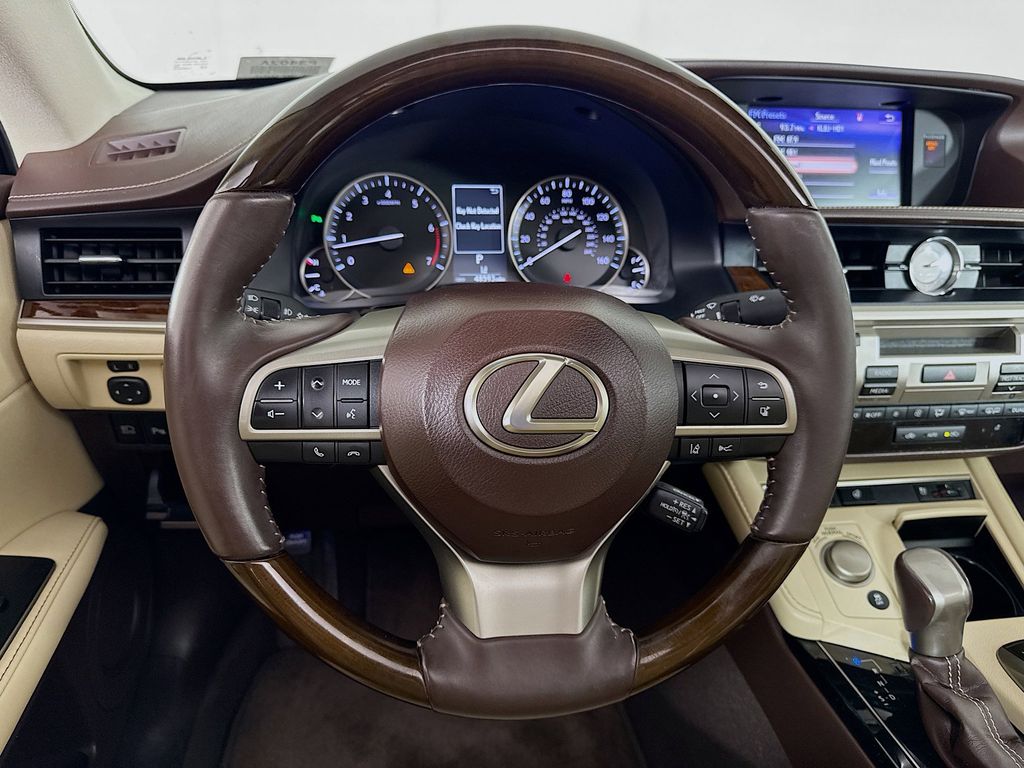Thumbnail: 2017 Lexus ES - 11