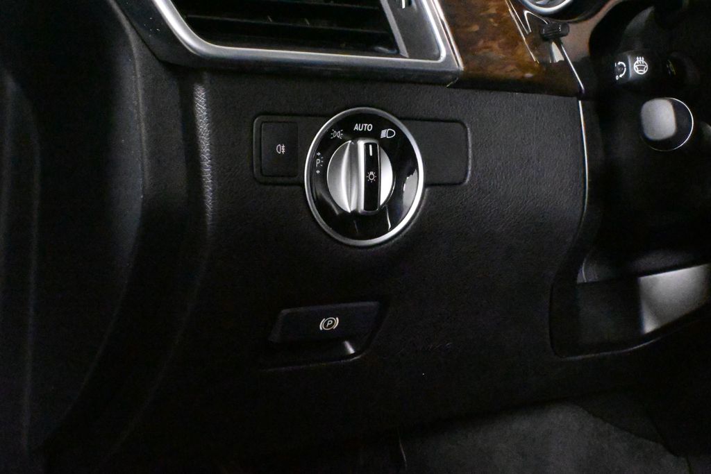 Thumbnail: 2015 Mercedes-Benz M-Class - 28