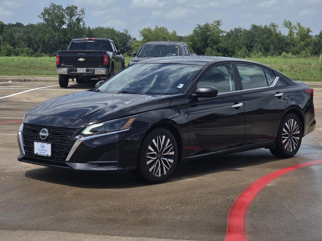 Super Black 2025 Nissan Altima Sedan Front-Wheel Drive Continuously Variable Transmission