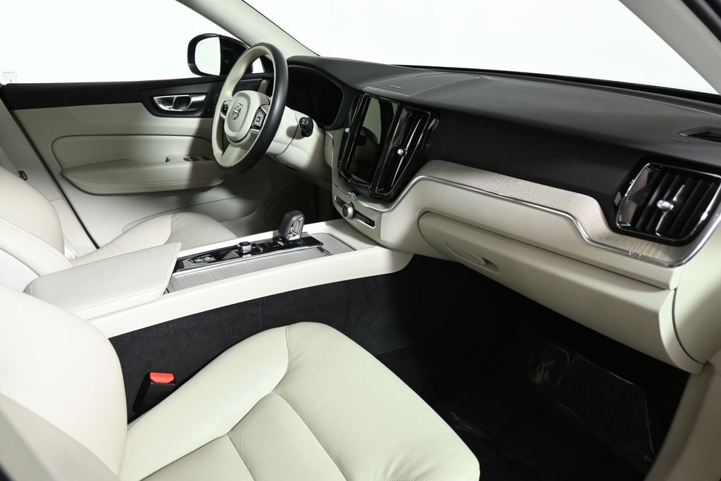 Thumbnail: 2023 Volvo XC60 - 27