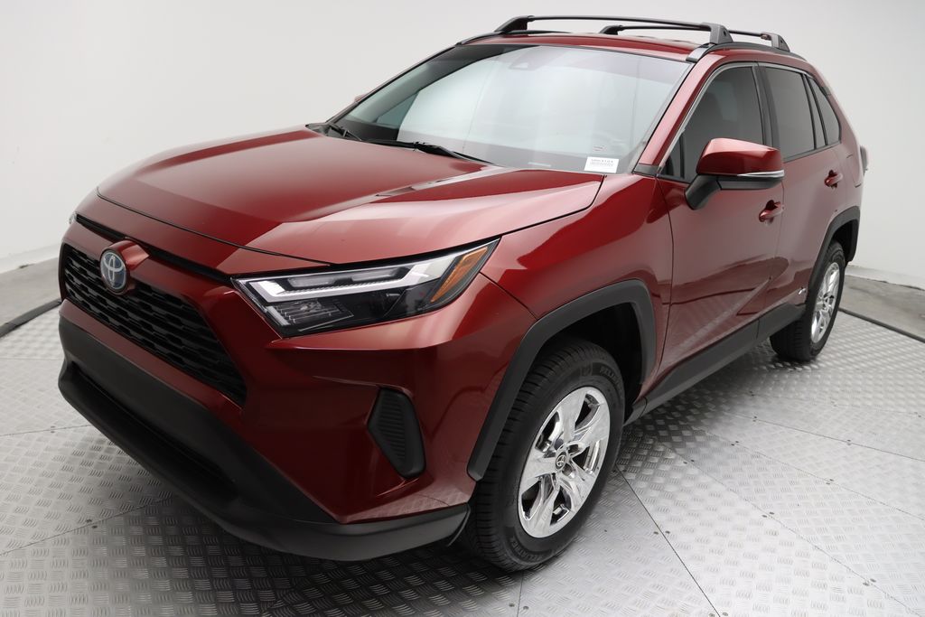 2022 Toyota RAV4 XLE 2