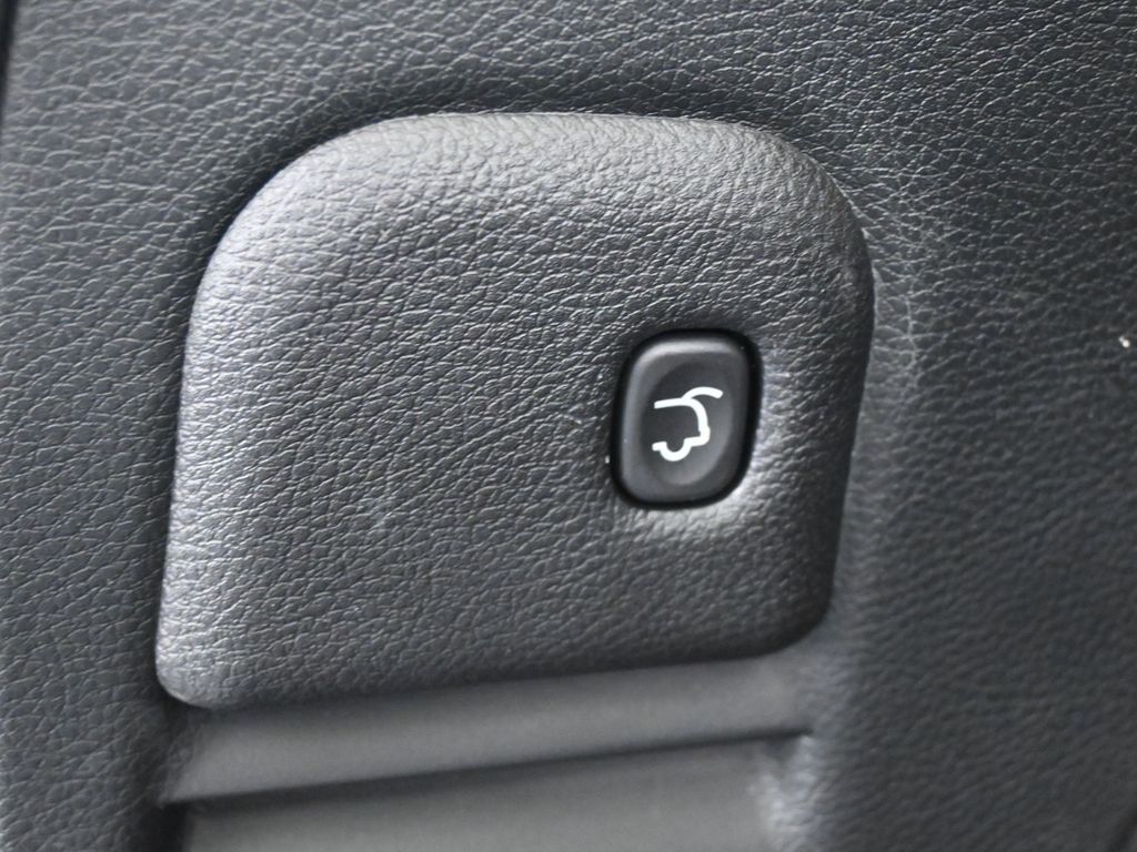 Used 2018 Bright White Clearcoat Jeep Altitude image 31