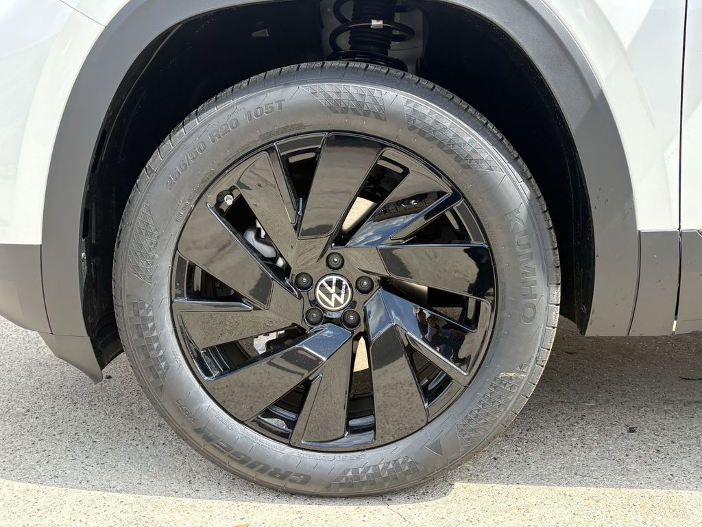 New 2026 White Volkswagen 2.0T SE w/Technology image 9